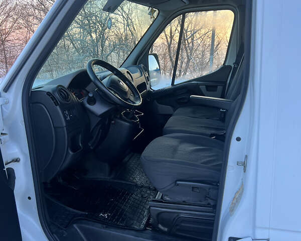 Белый Рено Мастер, объемом двигателя 2.3 л и пробегом 470 тыс. км за 12900 $, фото 6 на Automoto.ua