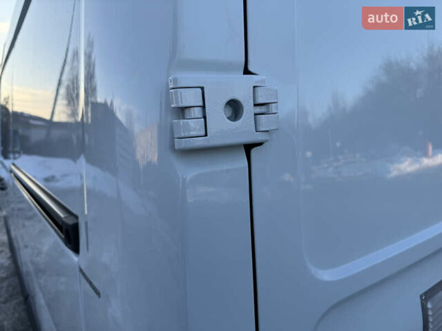 Белый Рено Мастер, объемом двигателя 2.3 л и пробегом 292 тыс. км за 16500 $, фото 13 на Automoto.ua