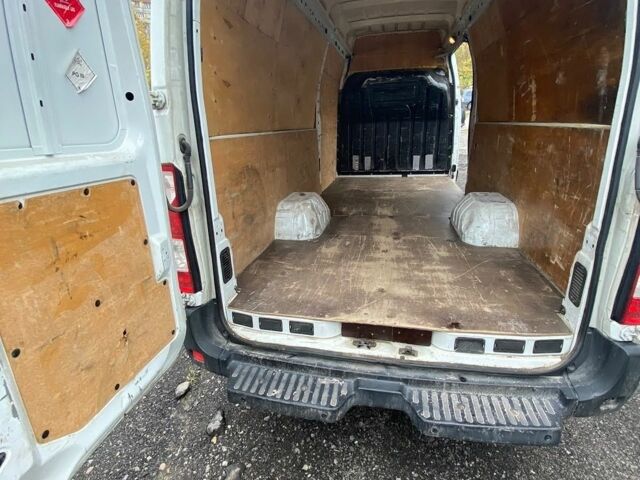 Белый Рено Мастер, объемом двигателя 2.3 л и пробегом 560 тыс. км за 13500 $, фото 4 на Automoto.ua