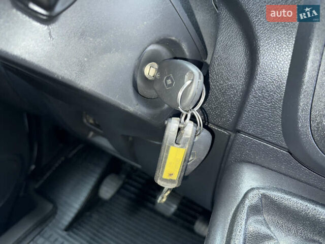 Белый Рено Мастер, объемом двигателя 2.3 л и пробегом 280 тыс. км за 17500 $, фото 62 на Automoto.ua