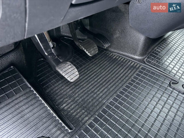 Белый Рено Мастер, объемом двигателя 2.3 л и пробегом 280 тыс. км за 17500 $, фото 39 на Automoto.ua