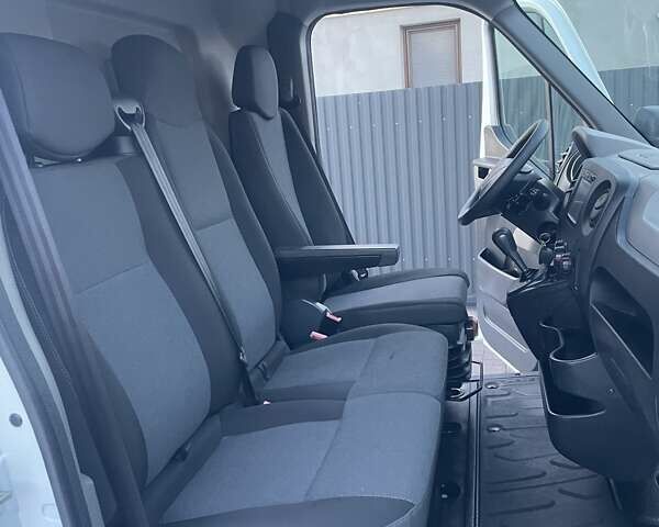 Белый Рено Мастер, объемом двигателя 2.3 л и пробегом 290 тыс. км за 15300 $, фото 33 на Automoto.ua