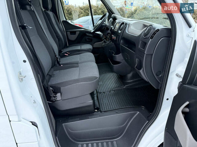 Белый Рено Мастер, объемом двигателя 2.3 л и пробегом 280 тыс. км за 17500 $, фото 52 на Automoto.ua