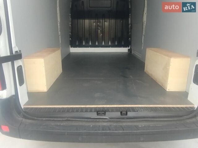 Белый Рено Мастер, объемом двигателя 2.3 л и пробегом 204 тыс. км за 16700 $, фото 20 на Automoto.ua