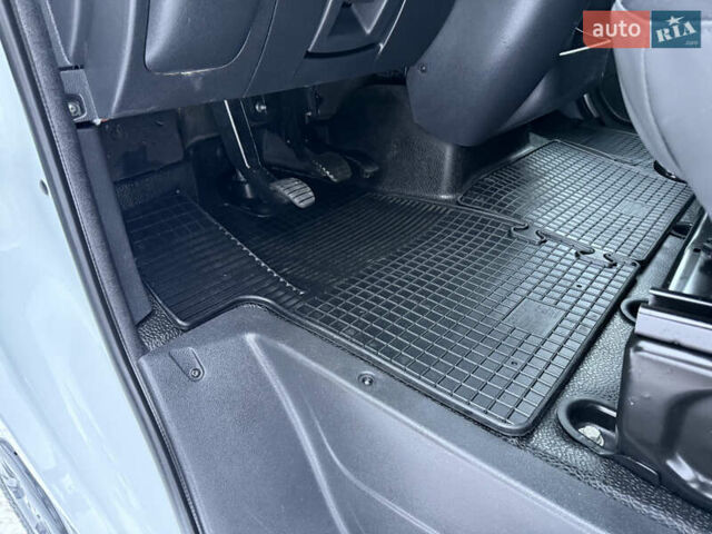 Белый Рено Мастер, объемом двигателя 2.3 л и пробегом 280 тыс. км за 17500 $, фото 37 на Automoto.ua