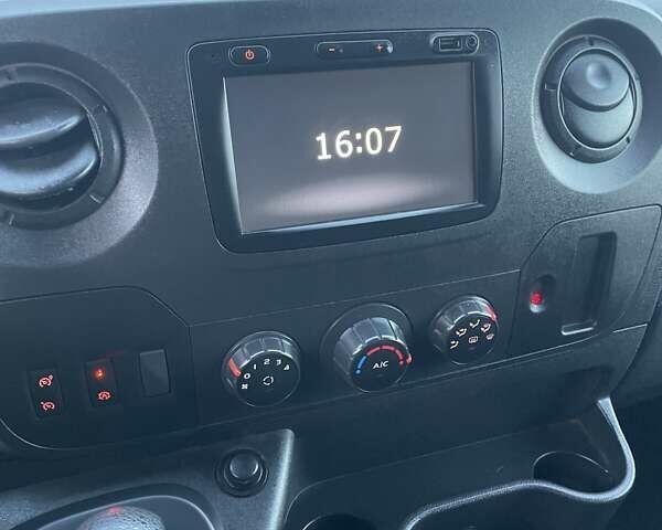 Белый Рено Мастер, объемом двигателя 2.3 л и пробегом 290 тыс. км за 15300 $, фото 27 на Automoto.ua