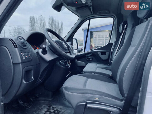 Белый Рено Мастер, объемом двигателя 2.3 л и пробегом 378 тыс. км за 13700 $, фото 16 на Automoto.ua