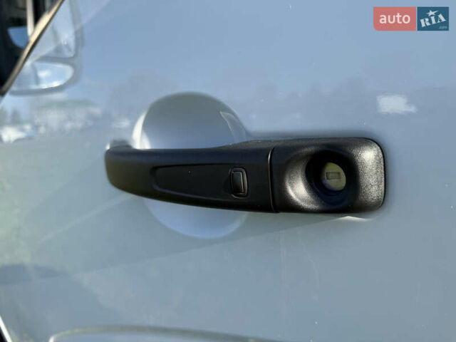 Білий Рено Мастєр, об'ємом двигуна 0 л та пробігом 217 тис. км за 19700 $, фото 52 на Automoto.ua