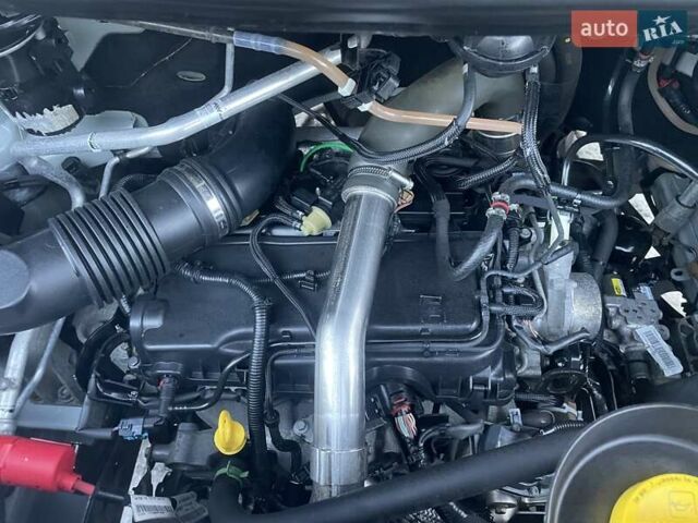 Белый Рено Мастер, объемом двигателя 2.3 л и пробегом 290 тыс. км за 15300 $, фото 47 на Automoto.ua