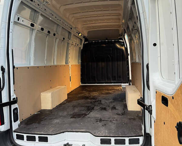 Белый Рено Мастер, объемом двигателя 2.3 л и пробегом 315 тыс. км за 18000 $, фото 3 на Automoto.ua