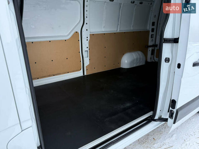 Белый Рено Мастер, объемом двигателя 2.3 л и пробегом 280 тыс. км за 17500 $, фото 86 на Automoto.ua