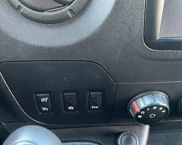 Белый Рено Мастер, объемом двигателя 2.3 л и пробегом 470 тыс. км за 12900 $, фото 9 на Automoto.ua