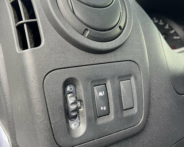 Білий Рено Мастєр, об'ємом двигуна 2.3 л та пробігом 360 тис. км за 17500 $, фото 11 на Automoto.ua