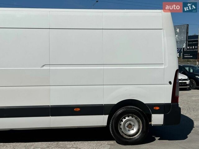 Белый Рено Мастер, объемом двигателя 2.3 л и пробегом 234 тыс. км за 14840 $, фото 3 на Automoto.ua