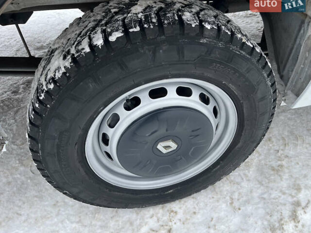 Білий Рено Мастєр, об'ємом двигуна 0 л та пробігом 250 тис. км за 17900 $, фото 46 на Automoto.ua