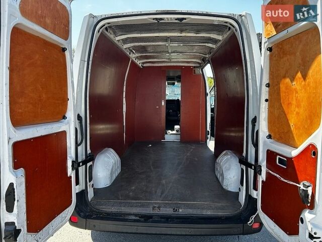Белый Рено Мастер, объемом двигателя 2.3 л и пробегом 235 тыс. км за 15500 $, фото 12 на Automoto.ua