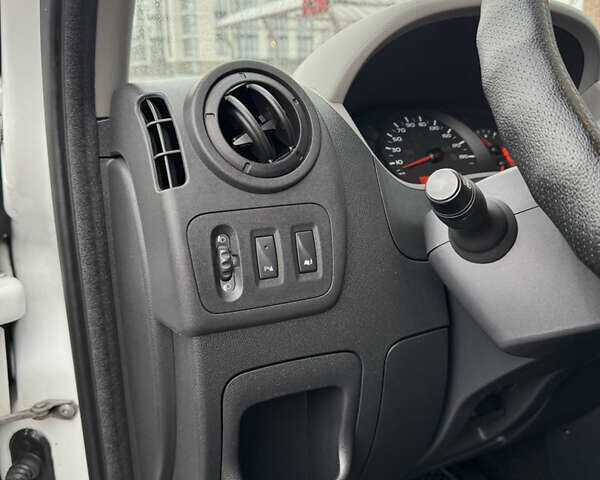 Білий Рено Мастєр, об'ємом двигуна 2.3 л та пробігом 239 тис. км за 16299 $, фото 13 на Automoto.ua