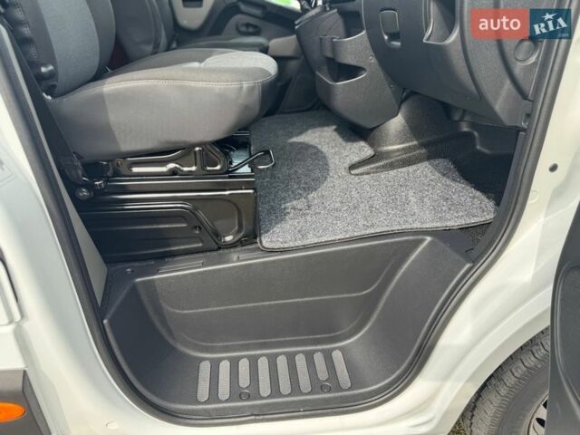 Белый Рено Мастер, объемом двигателя 2.3 л и пробегом 187 тыс. км за 16600 $, фото 54 на Automoto.ua