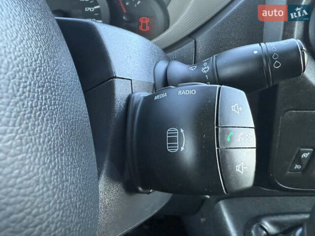 Білий Рено Мастєр, об'ємом двигуна 0 л та пробігом 217 тис. км за 19700 $, фото 47 на Automoto.ua