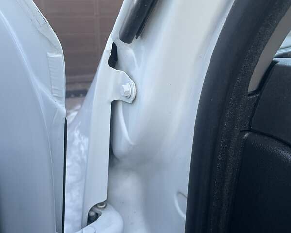 Белый Рено Мастер, объемом двигателя 2.3 л и пробегом 290 тыс. км за 15300 $, фото 36 на Automoto.ua