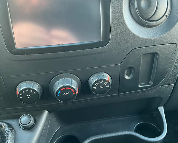 Белый Рено Мастер, объемом двигателя 2.3 л и пробегом 470 тыс. км за 12900 $, фото 13 на Automoto.ua