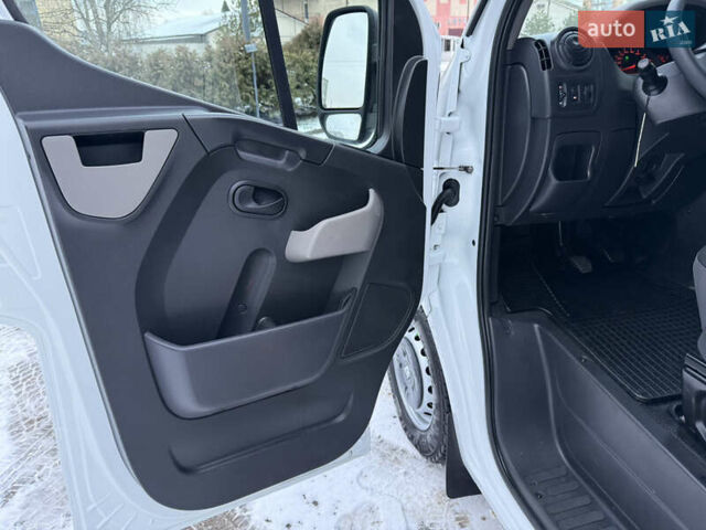 Белый Рено Мастер, объемом двигателя 2.3 л и пробегом 280 тыс. км за 17500 $, фото 29 на Automoto.ua