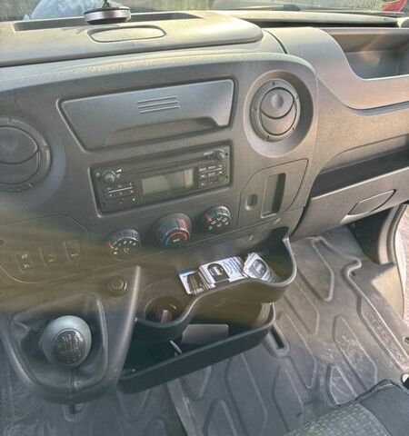 Белый Рено Мастер, объемом двигателя 2.3 л и пробегом 338 тыс. км за 15000 $, фото 15 на Automoto.ua