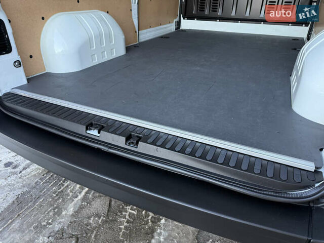 Белый Рено Мастер, объемом двигателя 2.3 л и пробегом 292 тыс. км за 16500 $, фото 80 на Automoto.ua