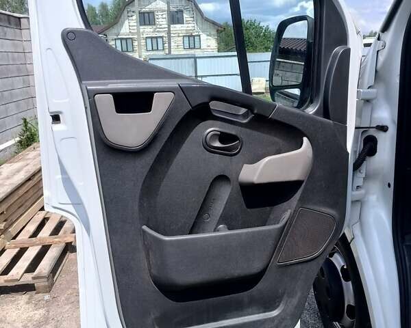 Білий Рено Мастєр, об'ємом двигуна 2.3 л та пробігом 470 тис. км за 17300 $, фото 13 на Automoto.ua