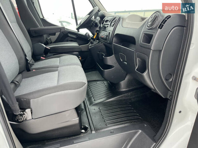 Белый Рено Мастер, объемом двигателя 2.3 л и пробегом 250 тыс. км за 17900 $, фото 31 на Automoto.ua