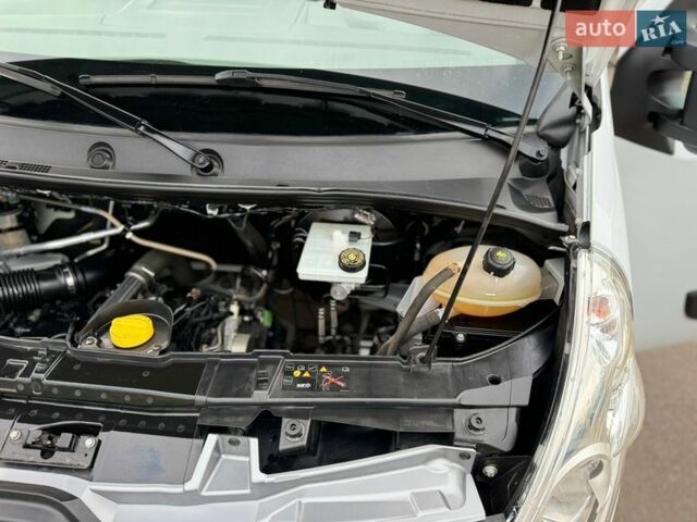 Белый Рено Мастер, объемом двигателя 2.3 л и пробегом 204 тыс. км за 23500 $, фото 78 на Automoto.ua