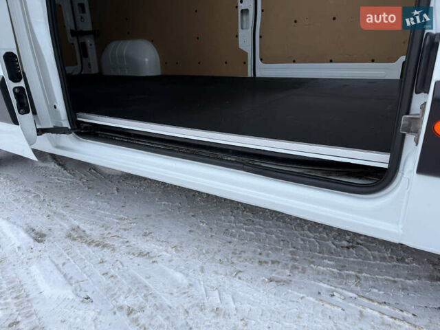 Белый Рено Мастер, объемом двигателя 2.3 л и пробегом 280 тыс. км за 17500 $, фото 76 на Automoto.ua