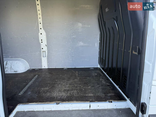 Білий Рено Мастєр, об'ємом двигуна 0 л та пробігом 217 тис. км за 19700 $, фото 31 на Automoto.ua