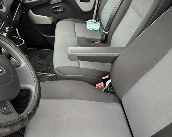 Белый Рено Мастер, объемом двигателя 2.3 л и пробегом 239 тыс. км за 17200 $, фото 19 на Automoto.ua