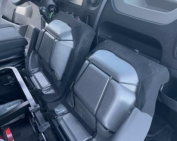 Белый Рено Мастер, объемом двигателя 2.3 л и пробегом 290 тыс. км за 15300 $, фото 35 на Automoto.ua