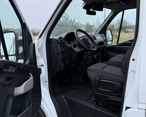 Белый Рено Мастер, объемом двигателя 2.3 л и пробегом 290 тыс. км за 17799 $, фото 21 на Automoto.ua