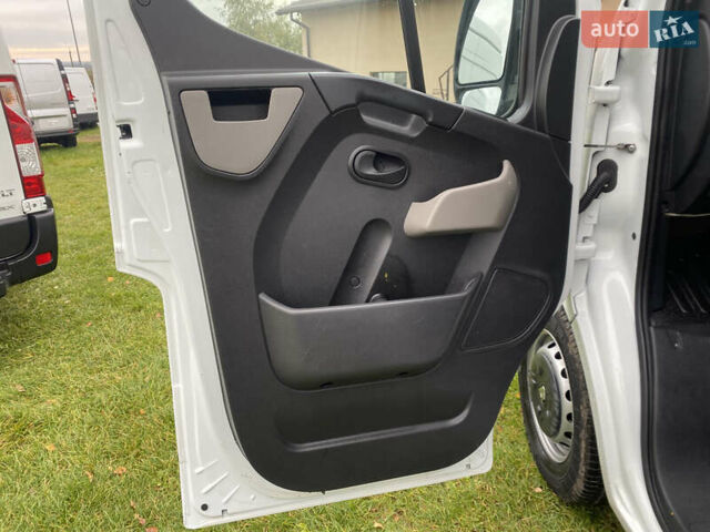 Белый Рено Мастер, объемом двигателя 2.3 л и пробегом 180 тыс. км за 17500 $, фото 11 на Automoto.ua