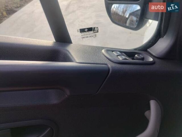 Белый Рено Мастер, объемом двигателя 2.3 л и пробегом 293 тыс. км за 14500 $, фото 10 на Automoto.ua