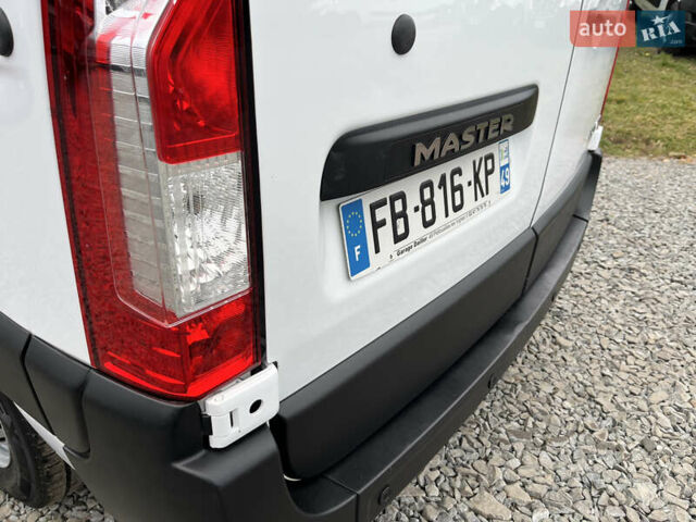 Белый Рено Мастер, объемом двигателя 2.3 л и пробегом 280 тыс. км за 15300 $, фото 49 на Automoto.ua