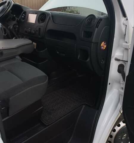 Белый Рено Мастер, объемом двигателя 2.3 л и пробегом 233 тыс. км за 16800 $, фото 12 на Automoto.ua