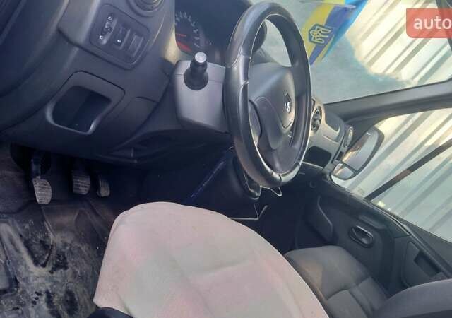 Белый Рено Мастер, объемом двигателя 2.3 л и пробегом 188 тыс. км за 16900 $, фото 4 на Automoto.ua