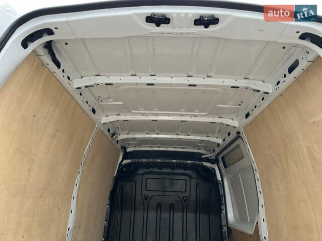 Белый Рено Мастер, объемом двигателя 2.3 л и пробегом 280 тыс. км за 15300 $, фото 44 на Automoto.ua