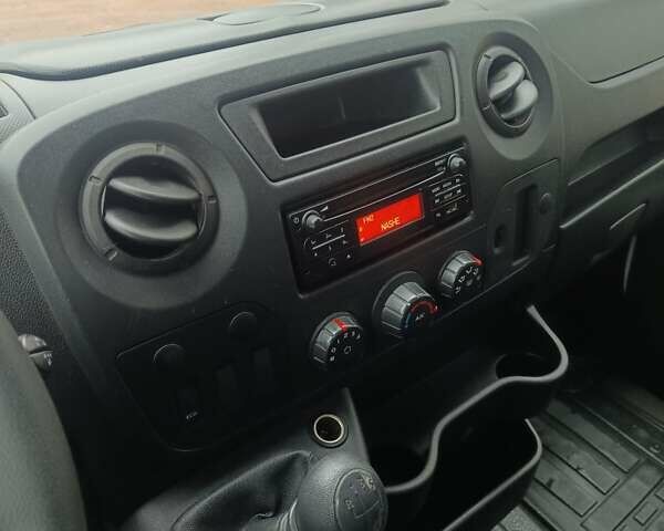 Белый Рено Мастер, объемом двигателя 2.3 л и пробегом 255 тыс. км за 19300 $, фото 6 на Automoto.ua
