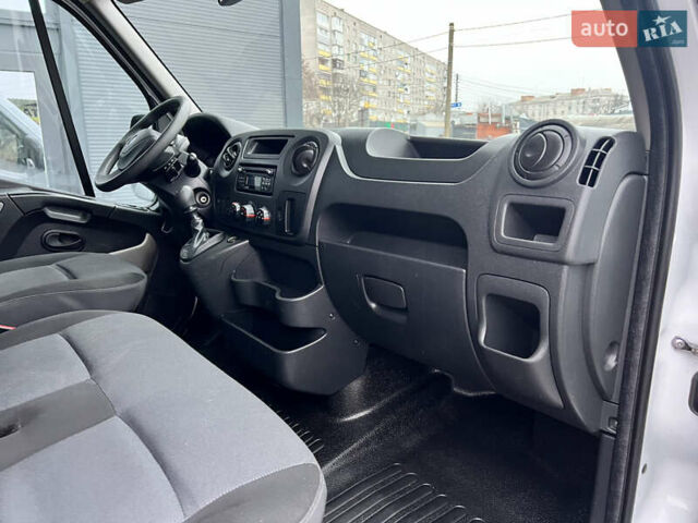 Белый Рено Мастер, объемом двигателя 2.3 л и пробегом 195 тыс. км за 17400 $, фото 18 на Automoto.ua
