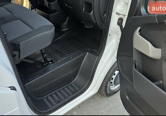 Білий Рено Мастєр, об'ємом двигуна 2.3 л та пробігом 187 тис. км за 17800 $, фото 19 на Automoto.ua