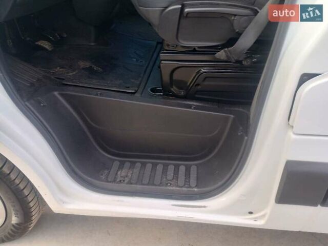 Белый Рено Мастер, объемом двигателя 2.3 л и пробегом 293 тыс. км за 14500 $, фото 12 на Automoto.ua