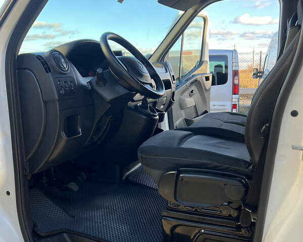 Білий Рено Мастєр, об'ємом двигуна 2.3 л та пробігом 280 тис. км за 18250 $, фото 15 на Automoto.ua