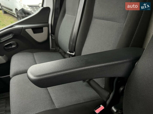 Белый Рено Мастер, объемом двигателя 2.3 л и пробегом 280 тыс. км за 15300 $, фото 31 на Automoto.ua