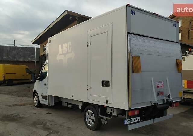 Белый Рено Мастер, объемом двигателя 2.3 л и пробегом 270 тыс. км за 18850 $, фото 3 на Automoto.ua