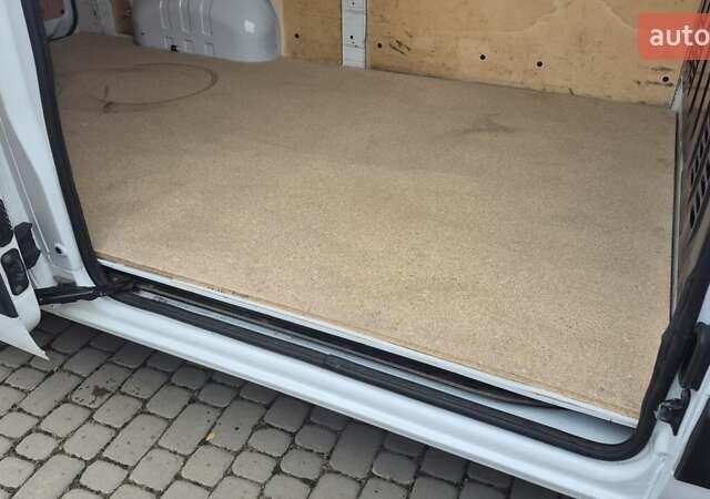 Білий Рено Мастєр, об'ємом двигуна 2.3 л та пробігом 263 тис. км за 16200 $, фото 31 на Automoto.ua